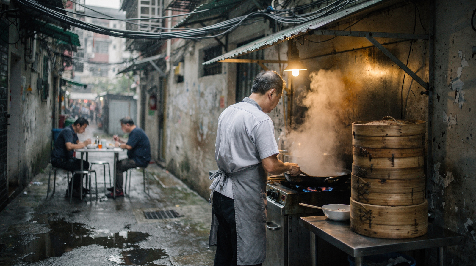 Hong Kong: Street food tour with locals dim sum and wonton